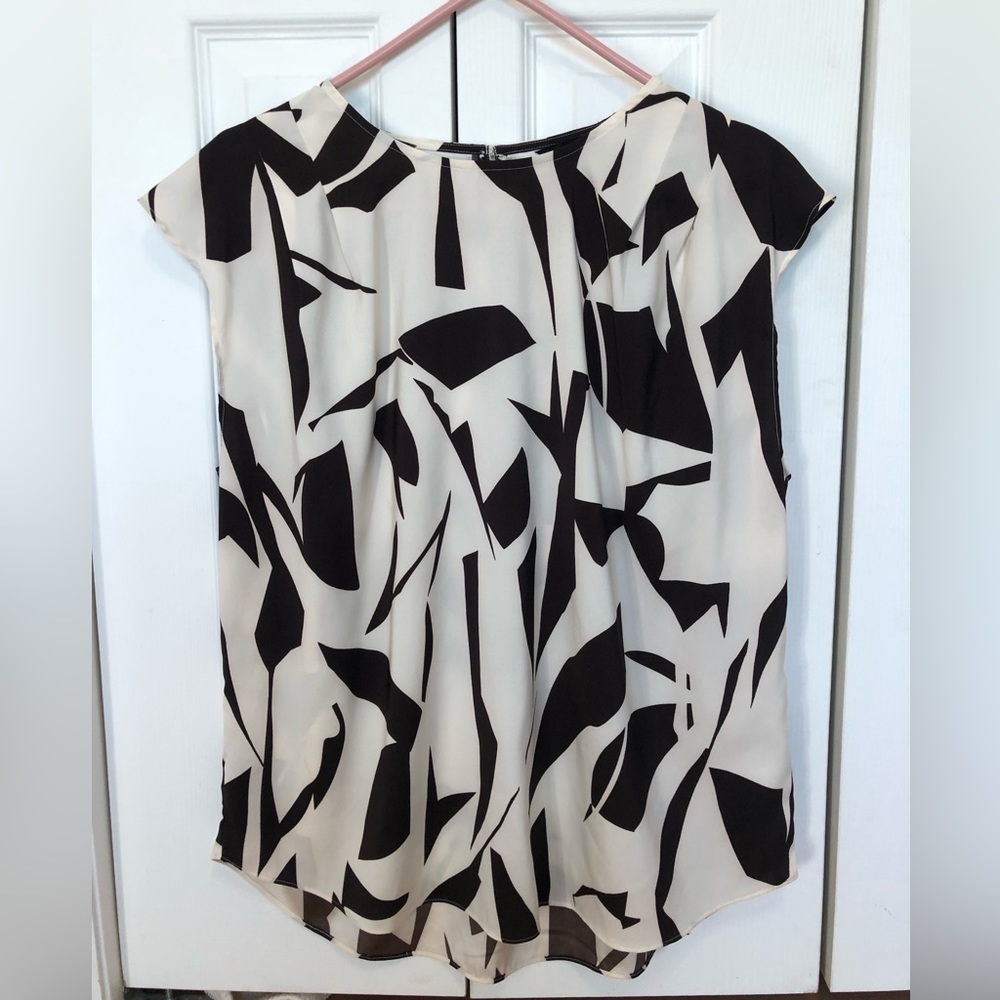 Express tee blouse top, black and white print, size L